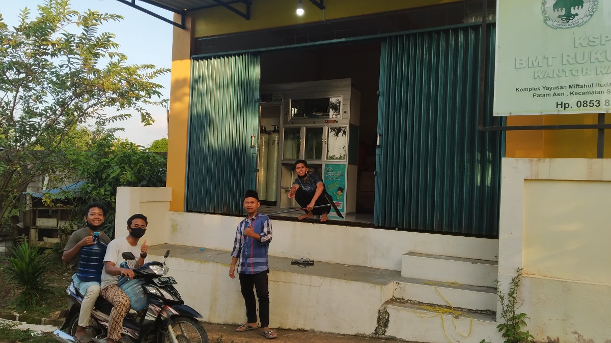 Galon air isi ulang